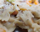 A picture of step 3 of Creamy white souce pasta.