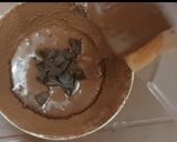 A picture of step 8 of Chocolatechip mountain lava cake.