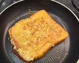 Foto langkah ke 3 dari resep Classic Cinnamon French Toast.
