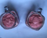 A picture of step 1 of Banana and strawberries smoothie.