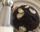 Foto langkah ke 4 dari resep Banana 🍌 Chocolate 🍫 Cake with Chocochips and almond slices.