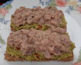 Foto del paso 5 de la receta: Tostas de centeno con guacamole y tartar de atún