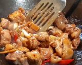 A picture of step 3 of Three-Cup Chicken (Taiwanese cuisine).