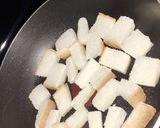 صورة لخطوة 1 من وصفة بيض بقطع التوست المحمص والزعتر 🍞🥚
