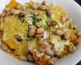 A picture of step 10 of Dhokla chaat.