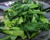 Hình bước làm 1 của món Cải thìa xào tỏi