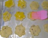 Foto langkah ke 5 dari resep Garlic Cheese Cookies.