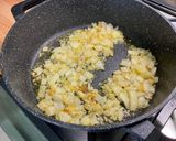 Une image de l'étape 6 de Courgettes à l'ail rose et épices indiennes.