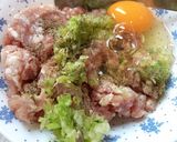 รูปขั้นตอนการทำที่ 1 ของ ขนมปังหน้าหมู🐷2สหาย🐽