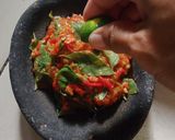 Foto langkah ke 5 dari resep Sambel Terasi Kemangi.