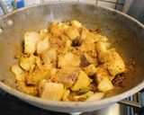 A picture of step 3 of Kohlrabi stir-fried with coconut.