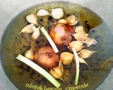 Foto langkah ke 1 dari resep Minyak Bawang ala Chef Hotel.