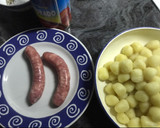 Foto del paso 1 de la receta: Gnocchi con salsa de tomate y salchichas frescas, para peques