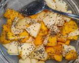 Foto langkah ke 2 dari resep Fresh Fruit with Tangerine Juice.