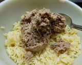 Foto del paso 3 de la receta: Tomates rellenos con arroz, atún y aceitunas (sin aderezo)