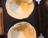 A picture of step 6 of Chicken and mushroom pies.