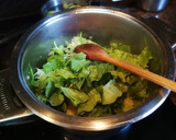 Foto del paso 4 de la receta: Crema de patata, lechuga y calabacín