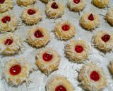 Foto langkah ke 4 dari resep Thumbprint Cookies (354).