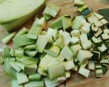 Cukkinikrémes spagetti mentával és citrommal/ Spaghetti con le zucchine recept fázis 2 fotója