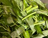 Foto langkah ke 2 dari resep Kangkung toge sambal seuhah.