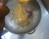 A picture of step 3 of Fried eggs with onions.