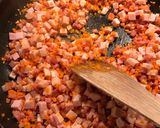 Hình bước làm 2 của món Cơm chiên thịt nguội (xá xíu), thịt xông khói
