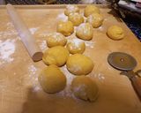Foto del passaggio 3 della ricetta Chiacchiere Svizzere Fasnachtschüechli