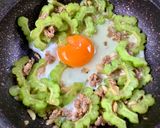 รูปขั้นตอนการทำที่ 1 ของ มะระผัดไข่หมูสับ