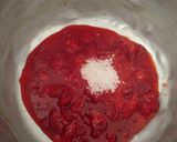 Foto langkah ke 1 dari resep Strawberry Sparkling Lemonade.