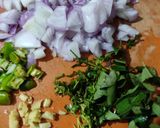 மொறு மொறு உளுந்து வடை & இஞ்சி டீ ரெசிபி ஸ்டேப் 2 புகைப்படம்