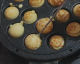 Foto langkah ke 5 dari resep Poffertjes (Traditional Dutch Mini Pancakes).