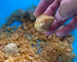 Gambar langkah 5 resipi Biskut cornflakes.