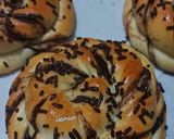 Foto langkah ke 4 dari resep Roti Gulung Abon dan Twisted Bread.