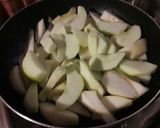 Foto del paso 1 de la receta: Torta invertida rápida de peras y manzanas !