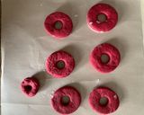 Gambar langkah 3 resipi Donut Red Velvet.