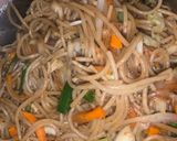 A picture of step 5 of Local spaghetti chow mein.