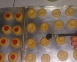 Foto langkah ke 8 dari resep Thumb print kue kering kue lebaran.