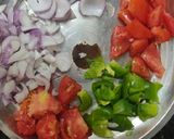 A picture of step 1 of Kadhai paneer.