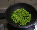A picture of step 2 of Green peas paratha.