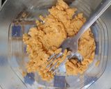 Foto langkah ke 1 dari resep Roti Goreng Ubi Ungu.