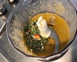 Une image de l'étape 6 de Sauce salade pimentée aux cornichons,moutarde et herbes aromatiques.