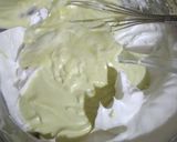 Foto langkah ke 2 dari resep Easy Pandan Roll with Cheddar Cream.