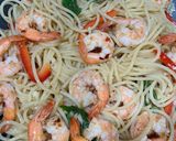 A picture of step 4 of Garlic Shrimp Pasta.