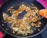 Foto del paso 2 de la receta: Pechuga de pavo en salsa de pimiento