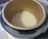 A picture of step 2 of Oyakodon (Japanese Chicken and Egg Rice Bowl) 親子丼.