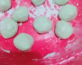 Foto langkah ke 7 dari resep Klepon Tepung Ketan Wangi Pandan.
