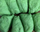 Foto langkah ke 3 dari resep Roti Kukus Pandan (isi cokelat) ✨.