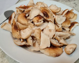 Foto del paso 4 de la receta: Carrilleras de ternera en salsa de tomate y shiitake