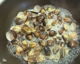 A picture of step 5 of Stir-Fried Clams.