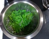 A picture of step 1 of Cucumber and spinach raita.